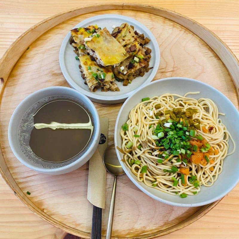 Hot dry noodles