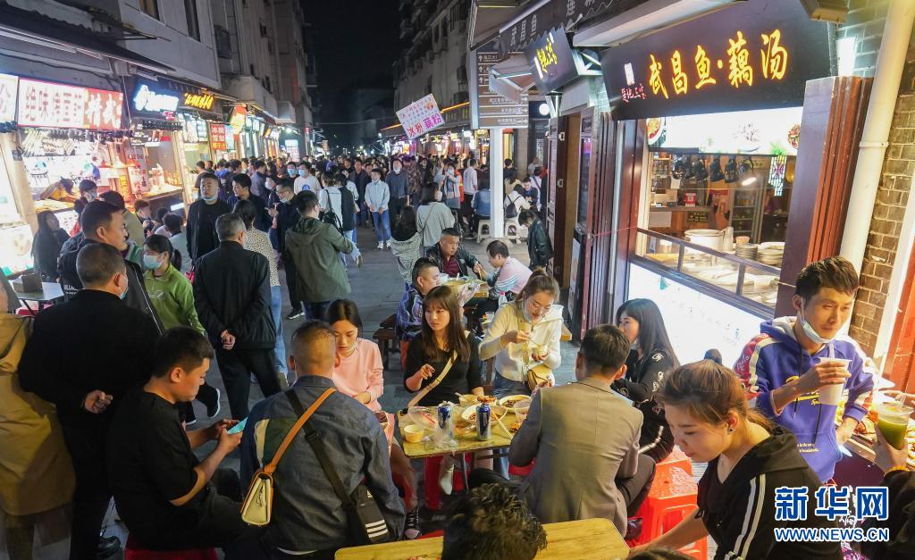 Hubu Alley food street at night